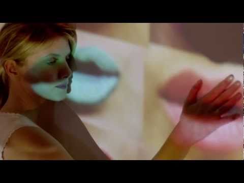 Melanie Laurent - Kiss (clip)