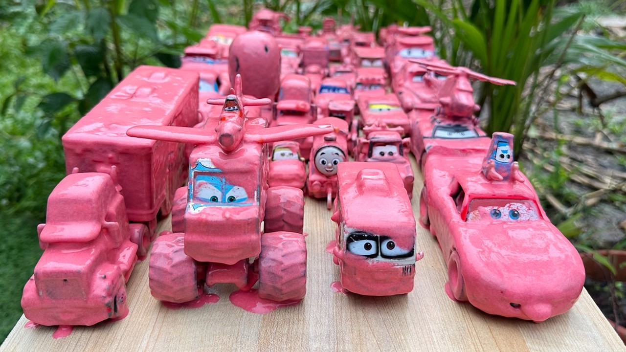 Clean up muddy minicars & disney pixar car convoys! Play in the garden