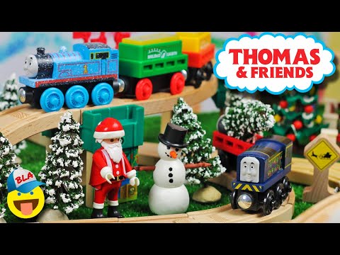 Видео: Паровозики Томас доставляют Новогоднюю Елку / Thomas and friends Toy Trains Deliver Christmas Tree