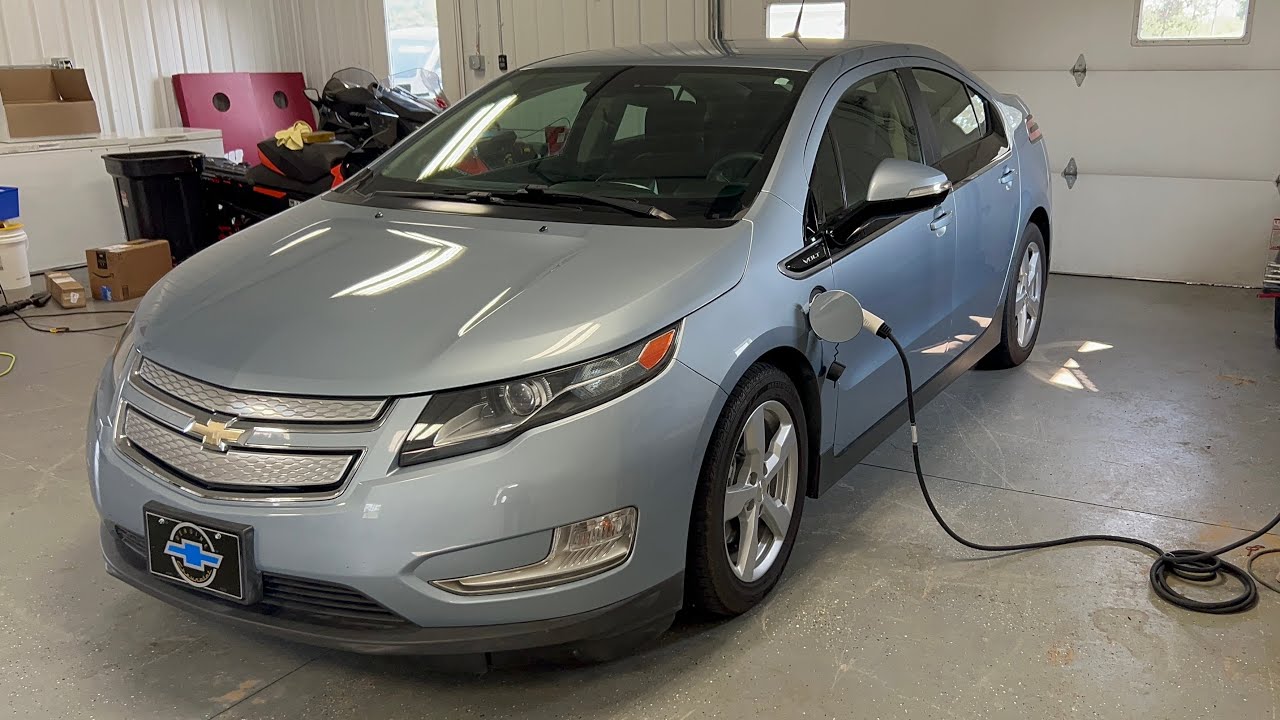 Chevy Volt Is The Perfect Plug In Hybrid Youtube 