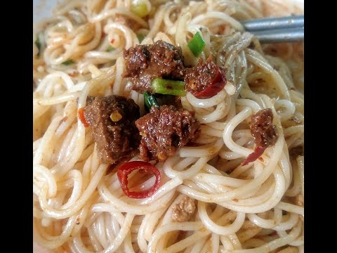 tasty beef sauce has much and real beef  真的有牛肉的好吃的牛肉酱