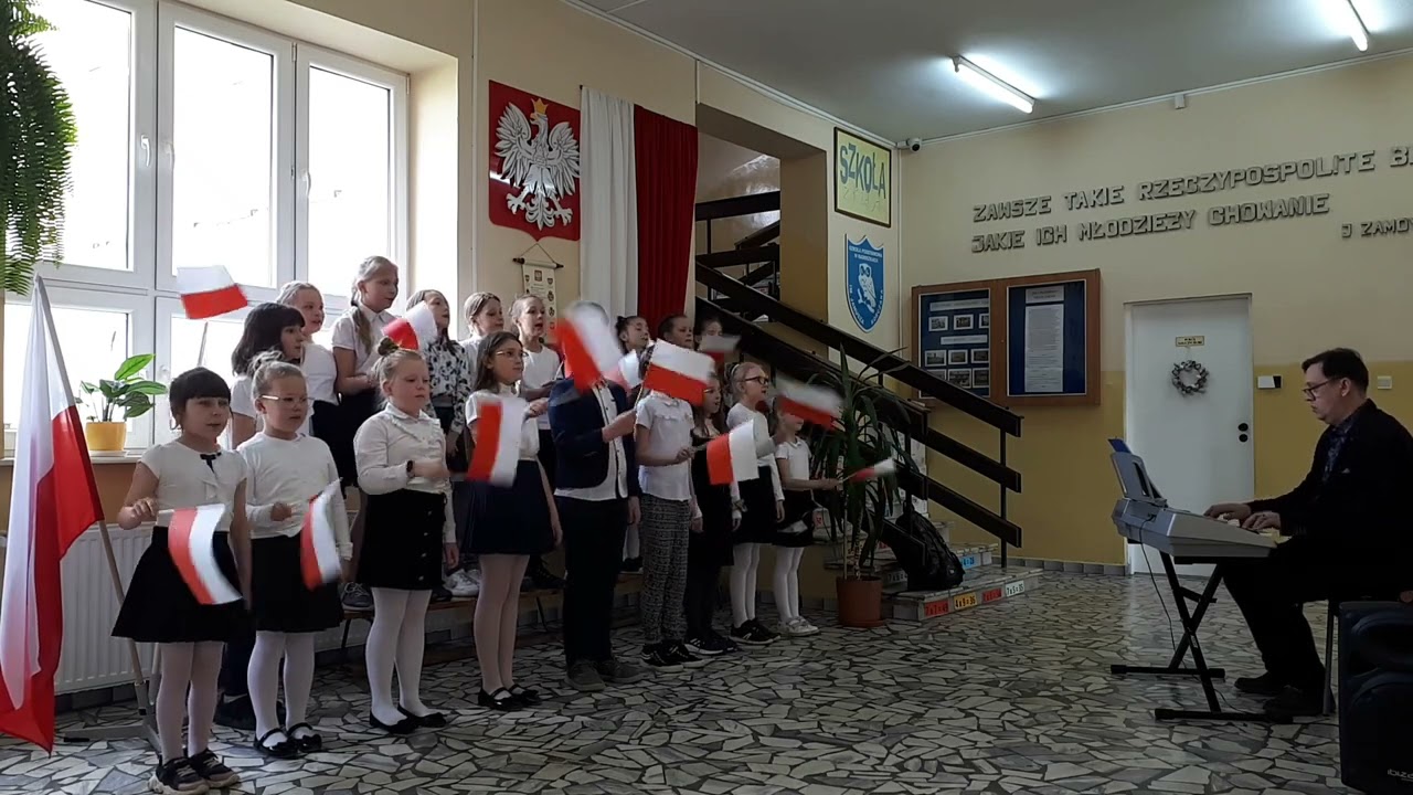 Święta majowe - 2 występ chóru szkolnego