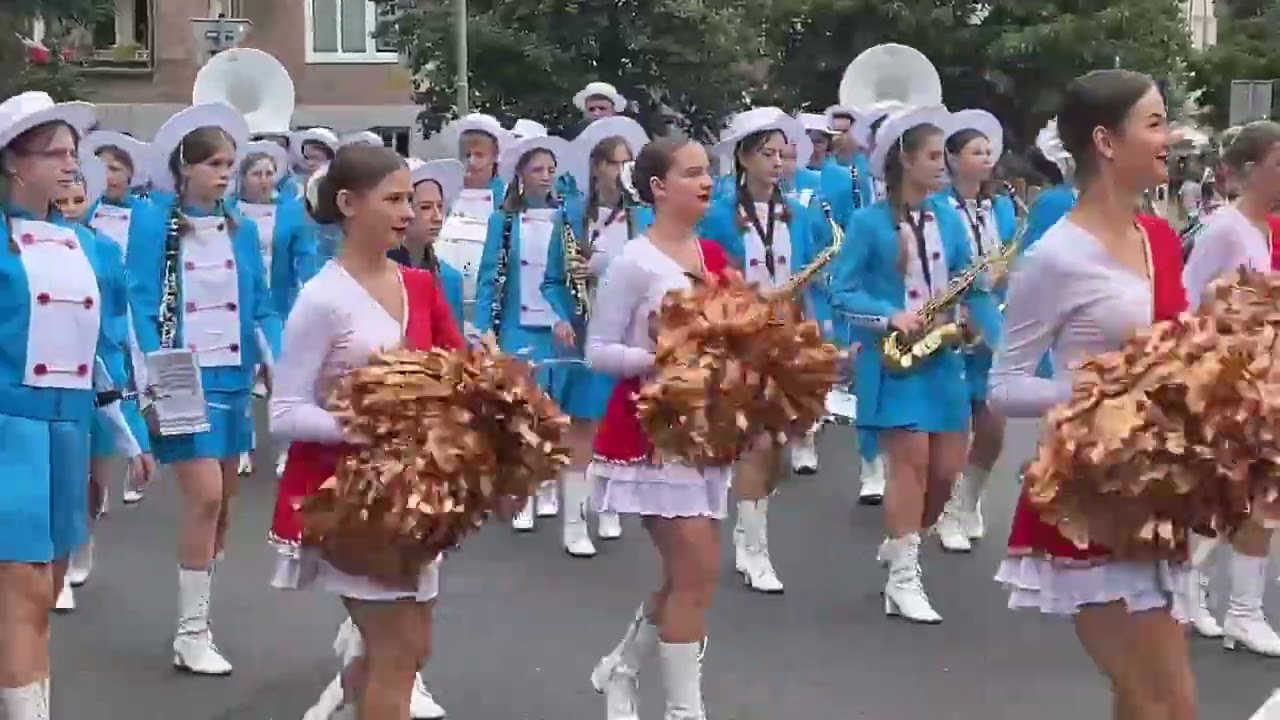 Przemarsz orkiestr dętych przez Szczecin