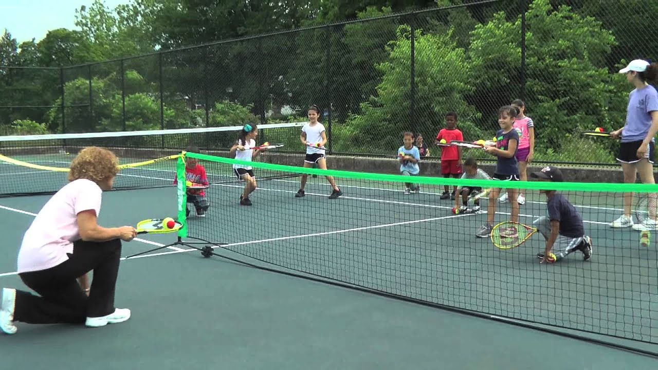 USTA Tennis Service Representative Renee Lentz visits COR Tennis