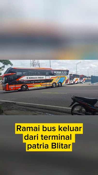 ramai bus keluar dari terminal patria blitar secara bersamaan