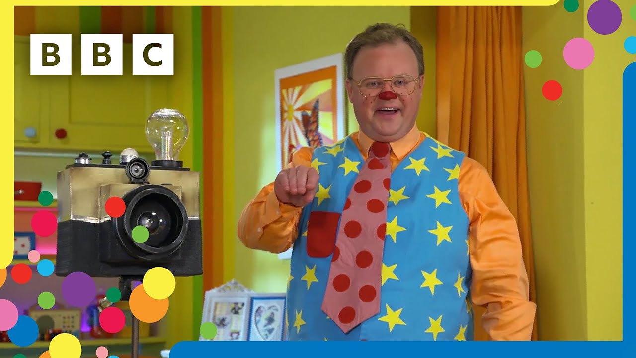 School Photos with Mr Tumble | Mr Tumble and Friends