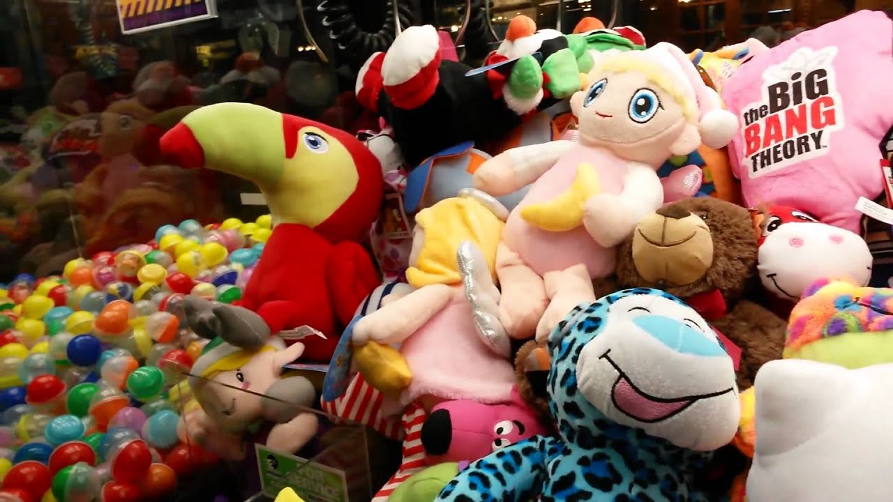 26-claw-machine-wins-and-the-vendor-helps-me-out-youtube