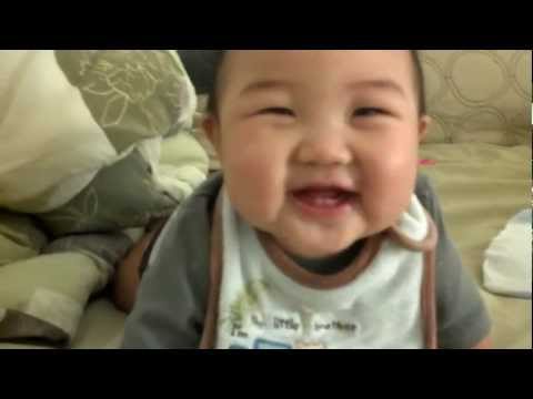 funny-asian-baby-laughing
