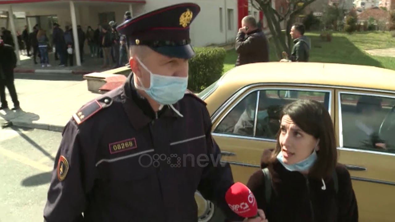 Ora News - Policia rrethon Infektivin, përzë gazetarët dhe operatorët