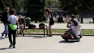 На гоночном болиде по городу / Race cars in the city - Prank