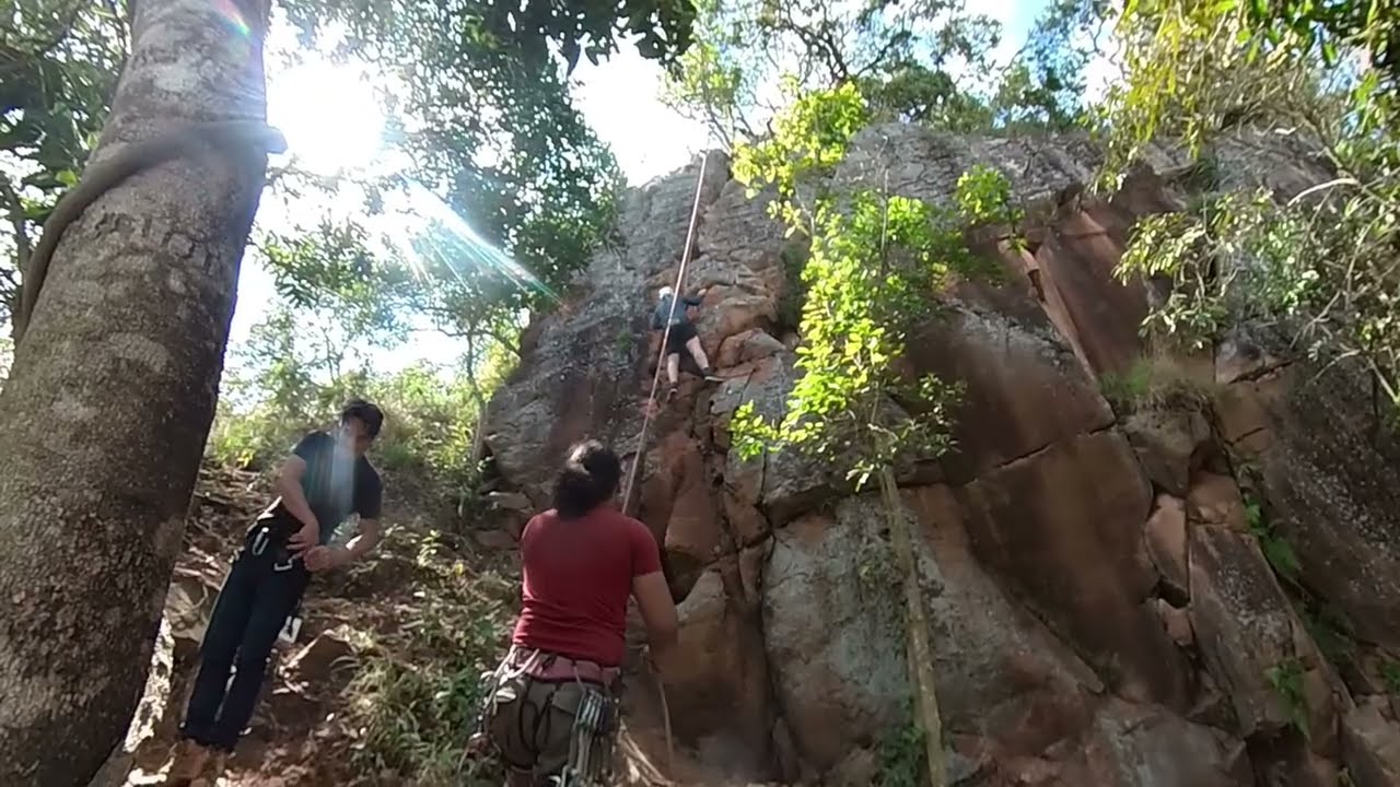 ⁣O Erro Que Quase Acabou com Minha Primeira Escalada!