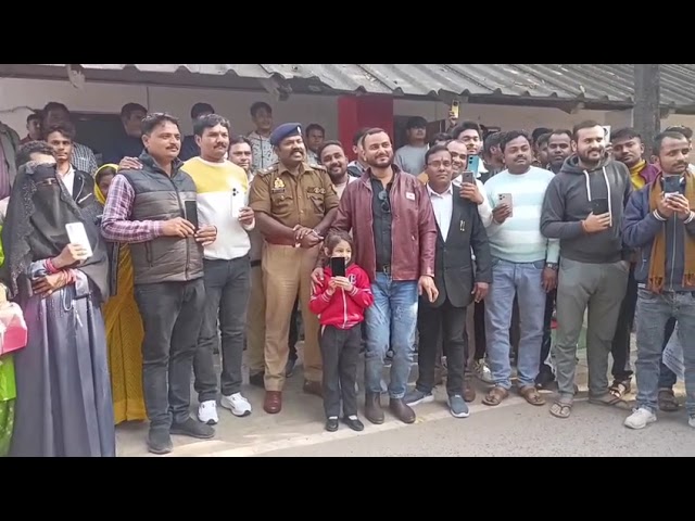 झाँसी पुलिस की बड़ी सफलता: CEIR पोर्टल से 203 गुमशुदा मोबाइल बरामद