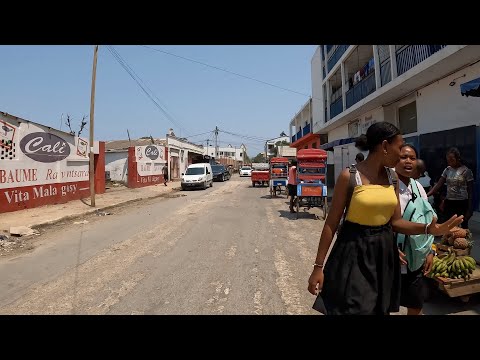 Madagascar Coastal Life : Walk to the Supermarket in Tulear