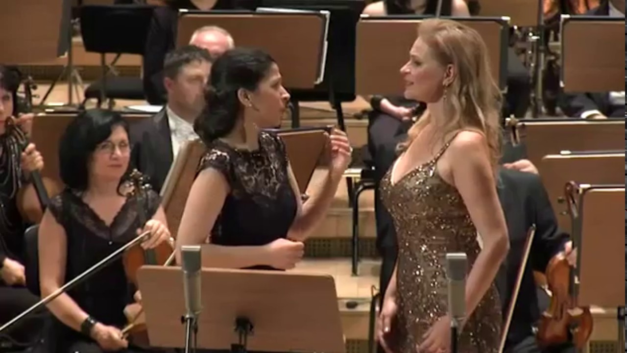 Laura Tătulescu and Ruxandra Donose sing "Idomeneo".