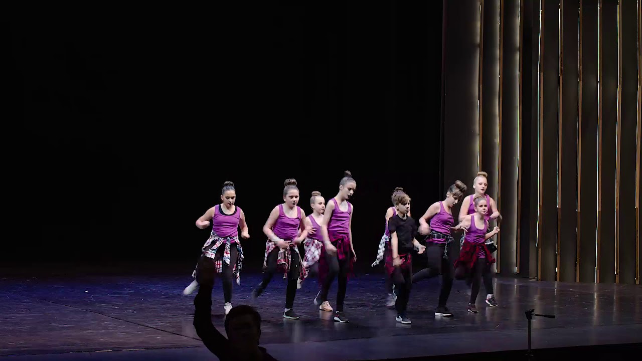 Plesna škola Jump // HIP HOP FORMATION KIDS - Baby shark / Beograd 2019.