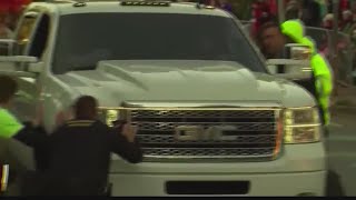 Girl dies after being hit by float during NC Christmas parade, police say