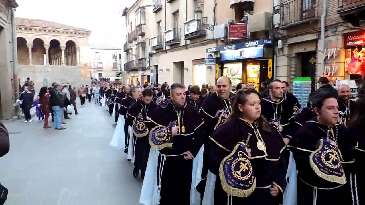 Semana Santa Segovia 2016. Desfile de bandas desde el acueducto. Viernes Santo.