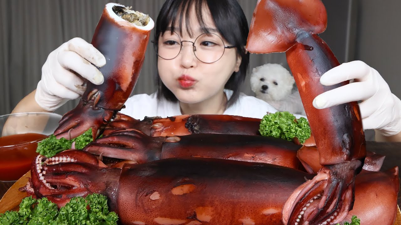 Целый приготовленный на пару кальмар🦑 Внутренности — просто объедениеㅣMukbang ASMR