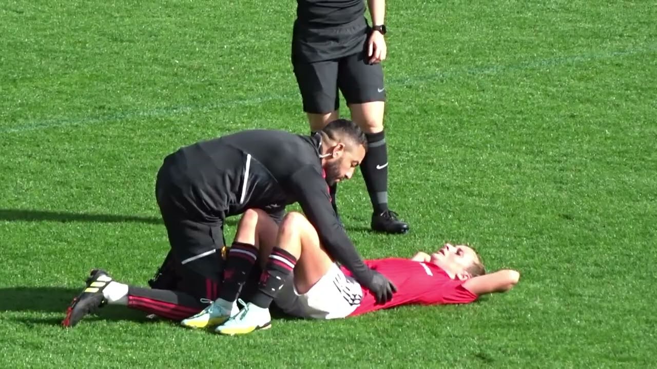 Manchester United Women vs Brighton Women: Two Goal Tooney Goes Down with an Injury