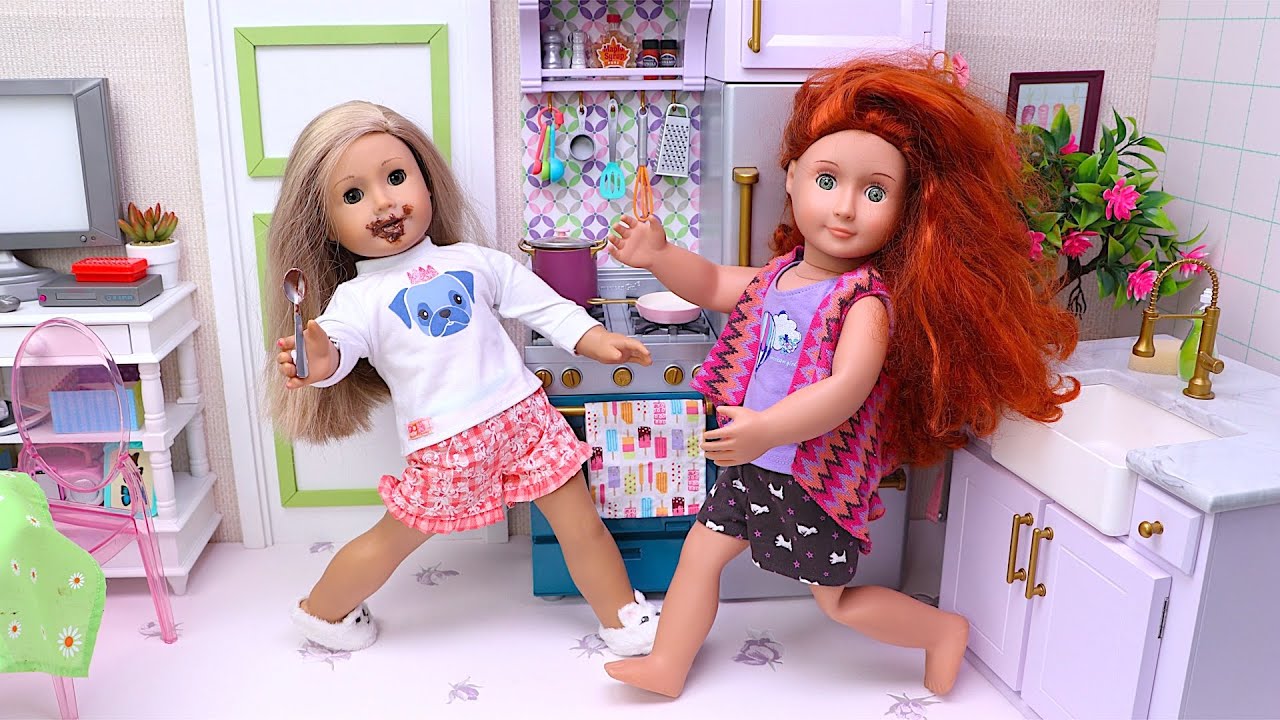 Doll sisters food challenge Salad vs Chocolate?! Play Dolls YouTube