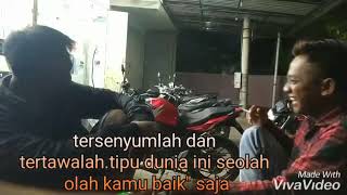 Status wa tersenyum dan tertawalah