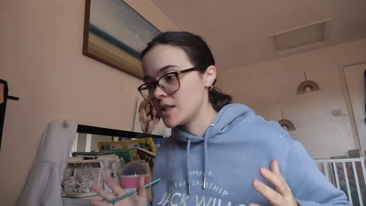 Как женщины ведут себя с привлекательными мужчинами