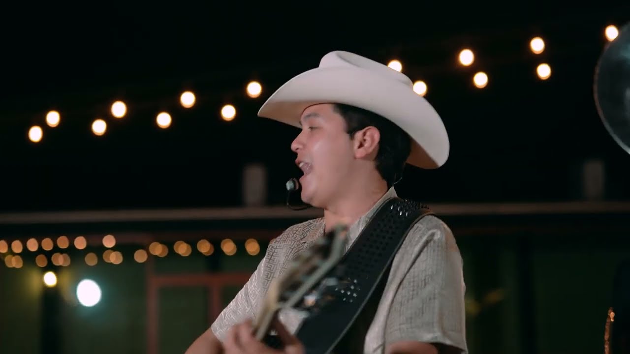 Watch El Del Tatuaje - Efecto Elegante (Video Oficial) on YouTube