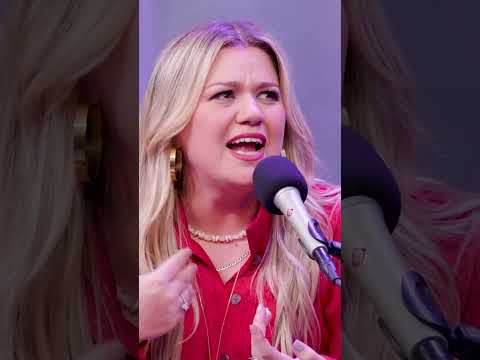 Kelly Clarkson Says Scooter Braun Was Unhappy With Her