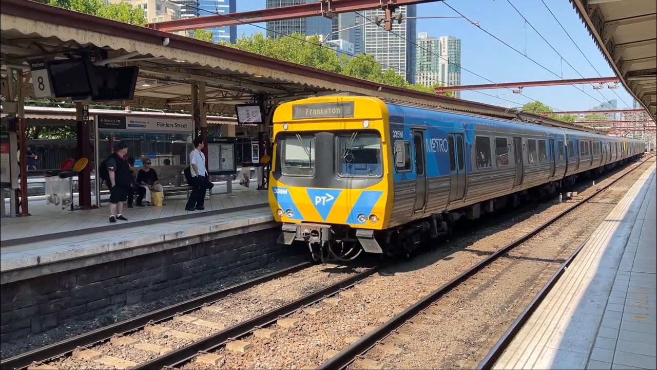 Metro Comeng Arriving at Flinders Street Station to Frankston