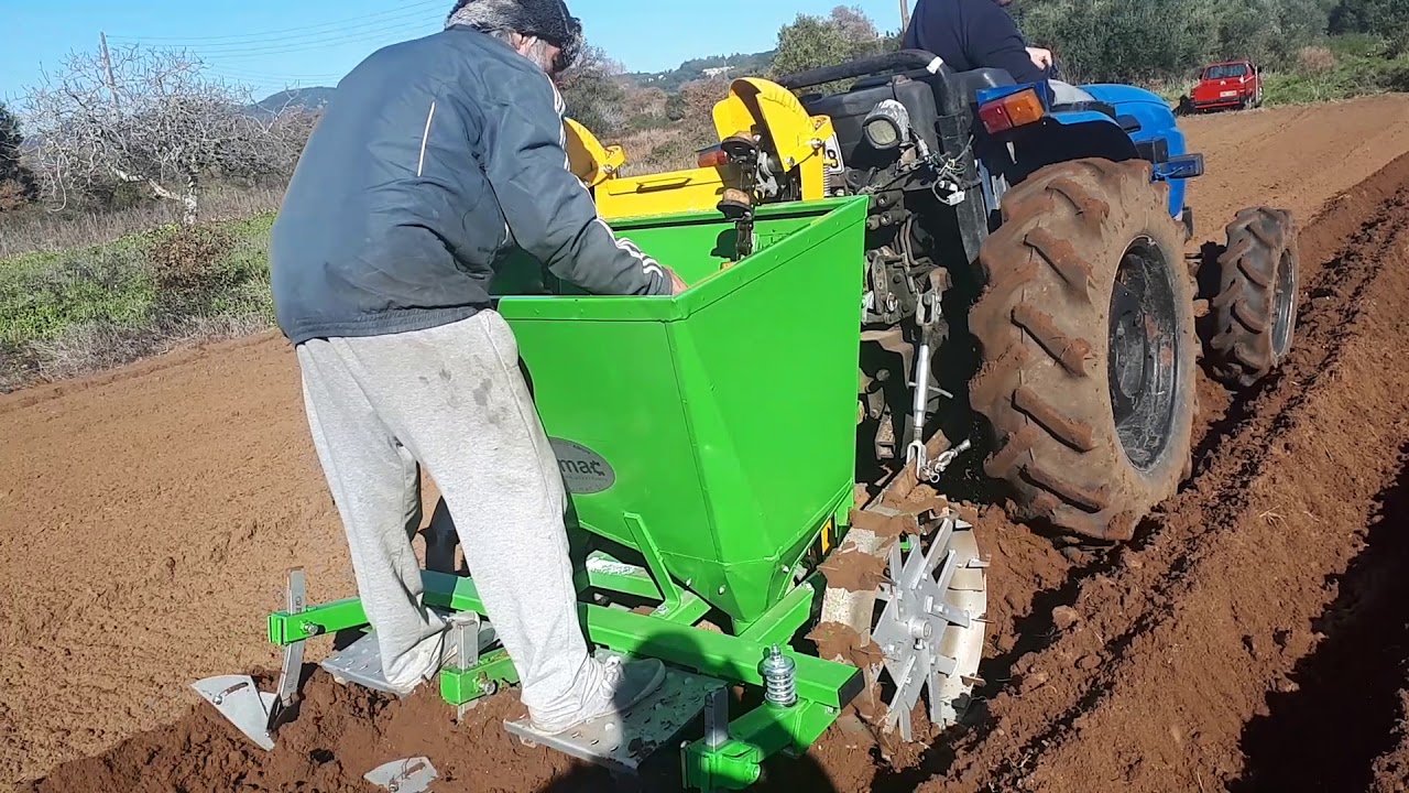 Φύτεμα πατάτας  με πατατοφυτευτική από την agrimac. Αργυραδες