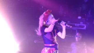 Grimes - Genesis - Paris Trianon 2016