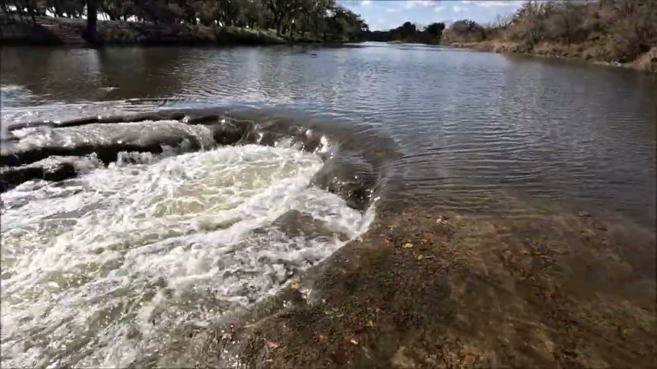 РЕКА САН-САБА - Шоссе "BOIS D'ARC" - округ Менард, Техас