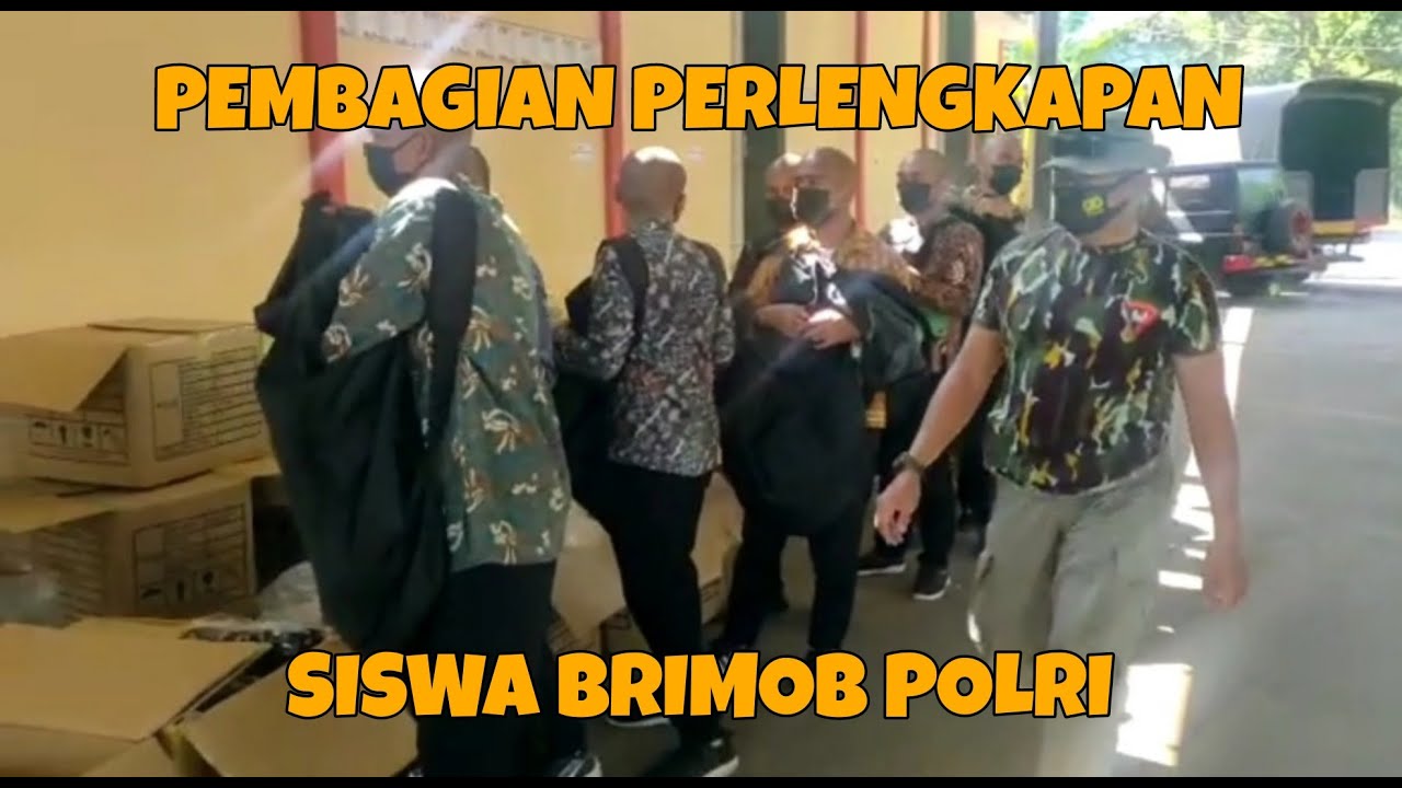 Pembagian Perlengkapan Siswa Brimob Polri