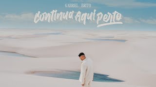 Continua Aqui Perto - Gabriel Brito (Clipe Oficial)