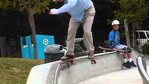 Switch Flip Frontside Noseslide