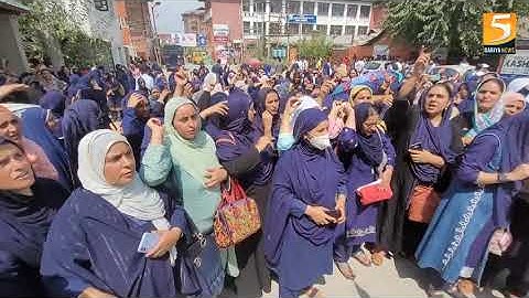 Asha workers staged protest at Press Colony, Srinagar - 5 Dariya News