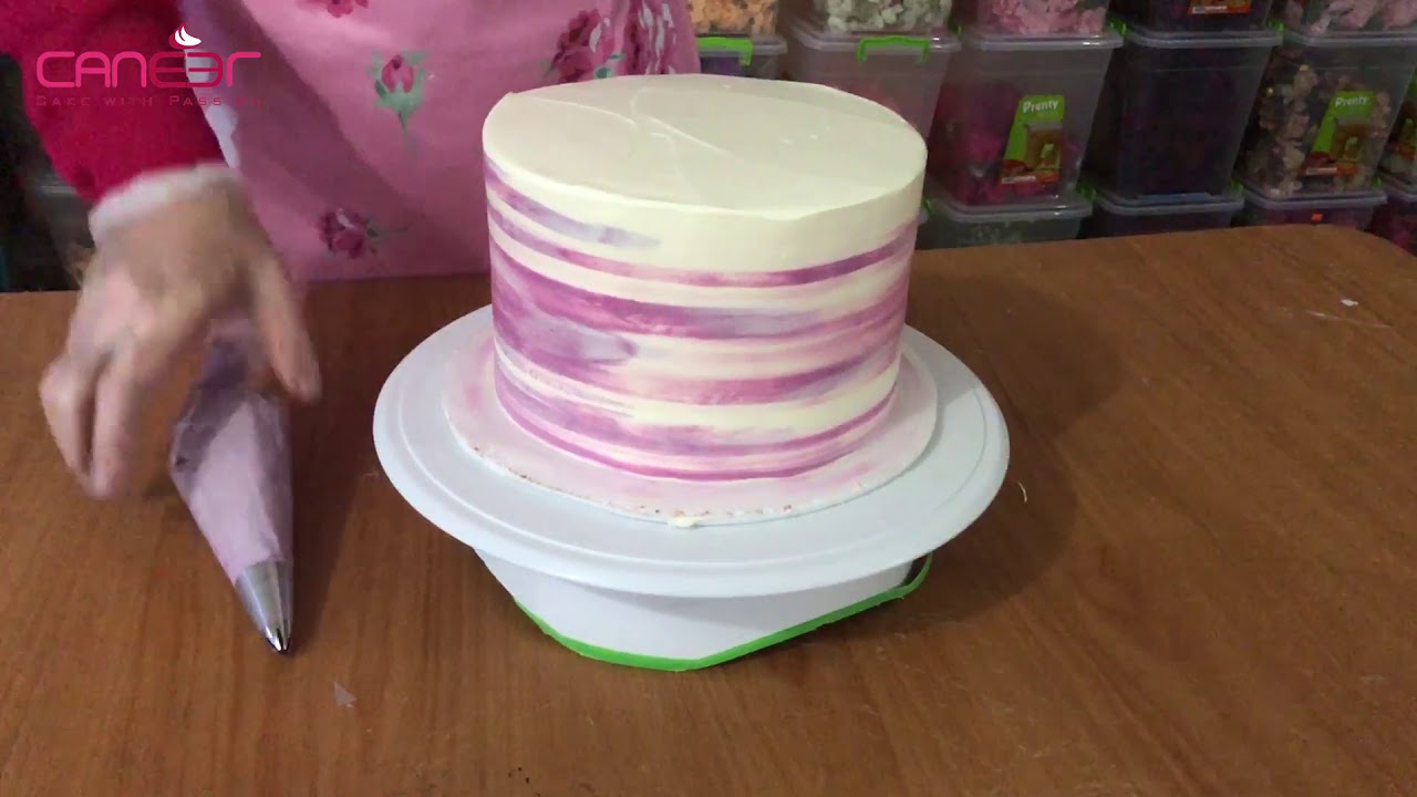 How to decorate a cake like a professional أسهل طريقة لتزيين كيكة مثل المحترفين