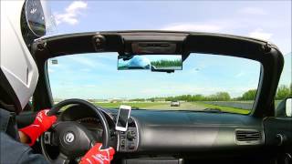 S2000 chases down R34 GT-R and then spins out