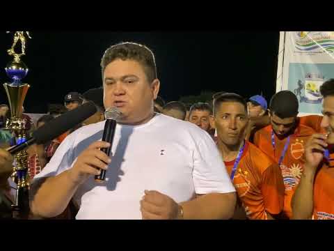 Prefeito Tairo Mesquita na final do campeonato de futebol de 2022 em Santo Inácio do Piauí