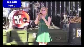 Are Avril Lavigne's Health Issues Due To A Secret Pregnancy?!