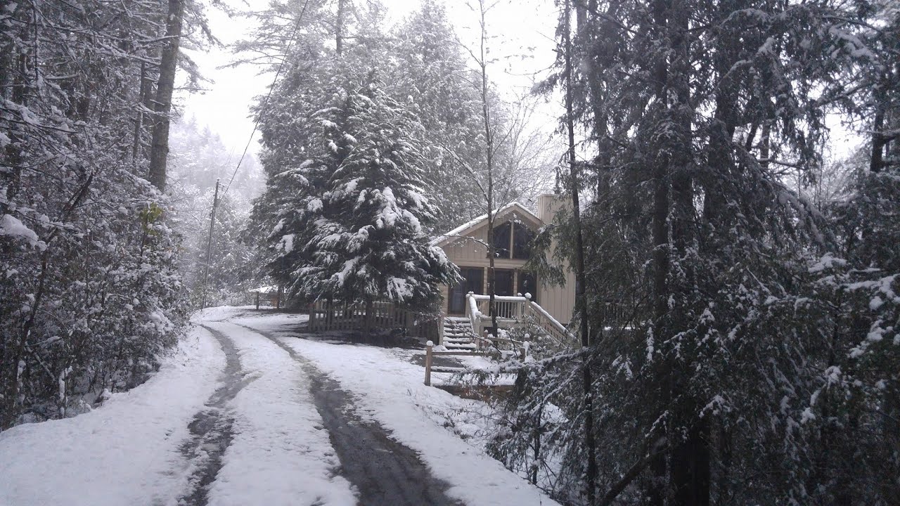 THE DRIVE DOWN THE MOUNTAIN - CASCADING WATERS CABIN - SLIDING ROCK CABIN RENTALS , ELLIJAY, GA