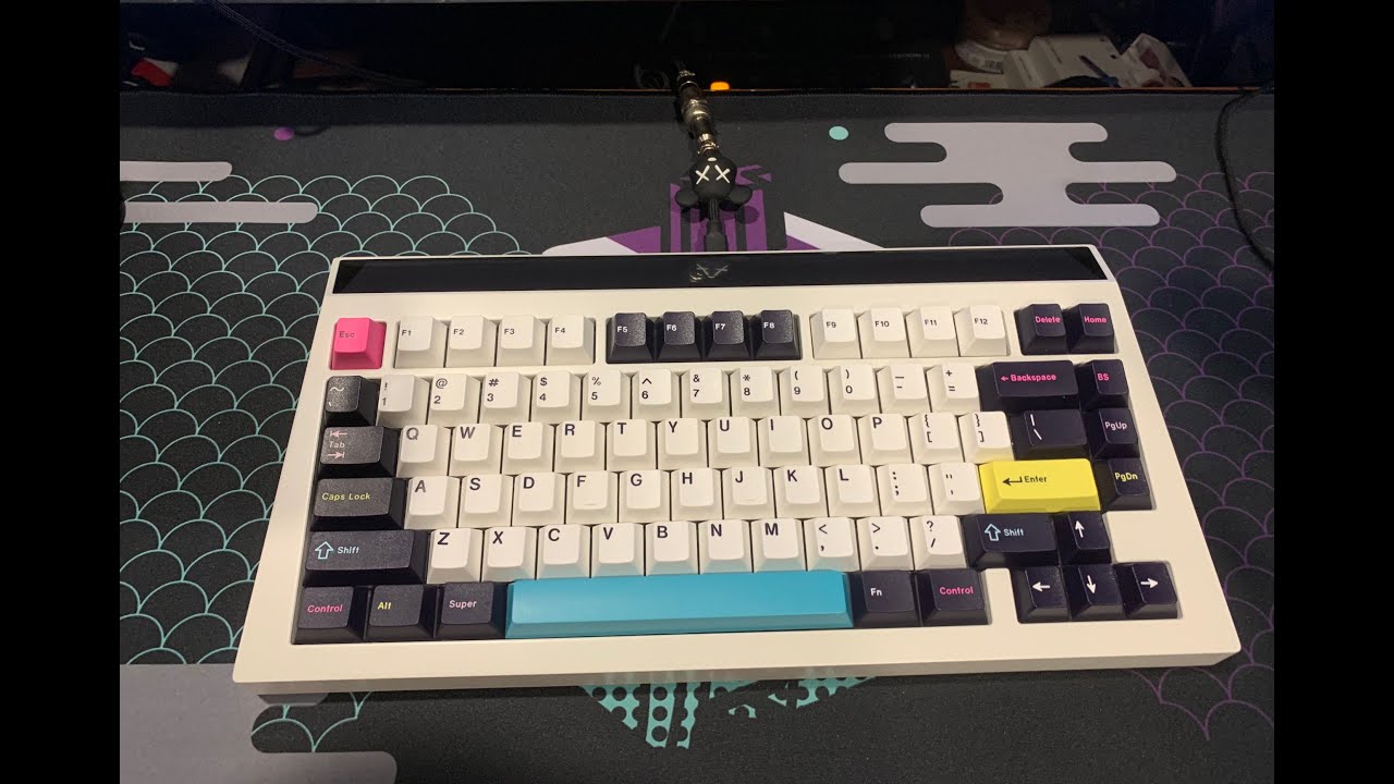 CYBERBOARD R3 CLOUDWHITE Custom Mechanical Keyboard | COW Switches & GMK FUTURE FUNK Typing Sounds