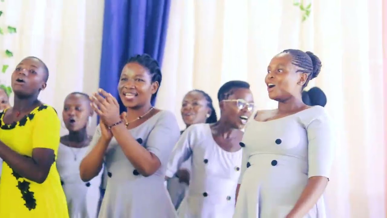 VISITE APOSTOLIQUE DE LA CHORALE CHRIST ROI A GITEGA 2