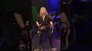 Chris Max Band - Cuts Like A Knife