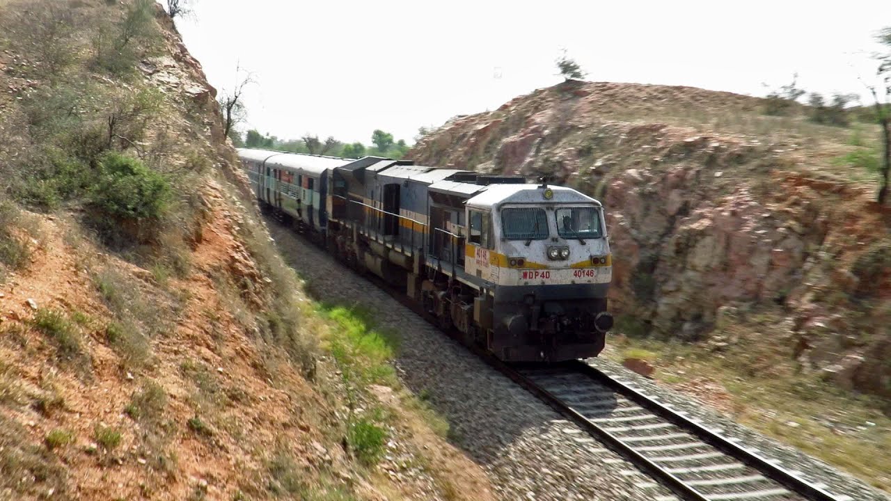 WDP-4D ARAVALI Express Through Rock Cuttings !!