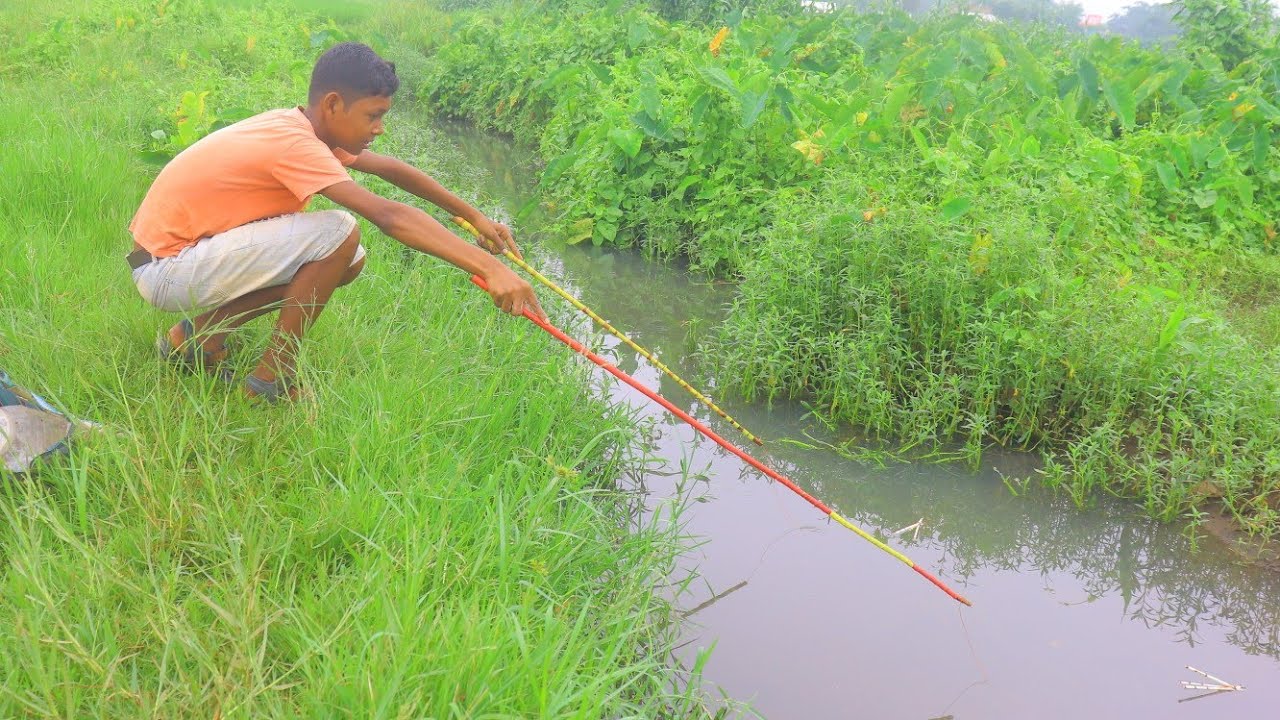 Amazing Hook Fishing Traditional biggest fisher boy catching big fish with two hook in long