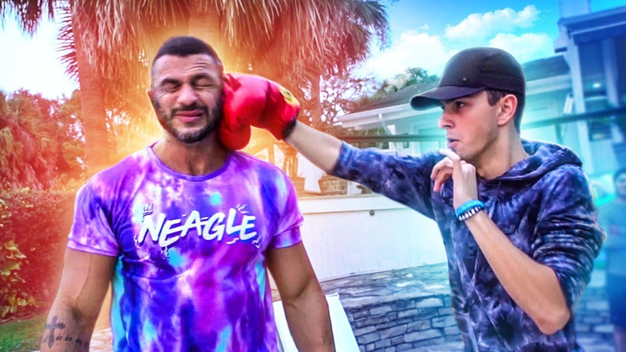 vlogs in spanish DEI SOCO NA CARA DE UM BODYBUILDER! Ft. BamBam