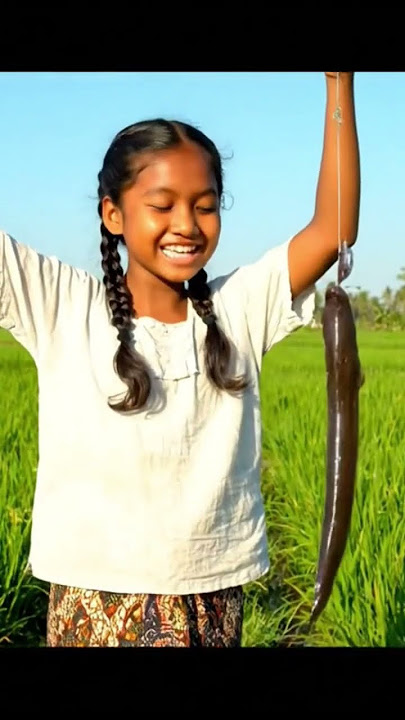 Thank God, Bolo caught a big eel on the edge of the rice field #fishing #Baweanmancing #fishing