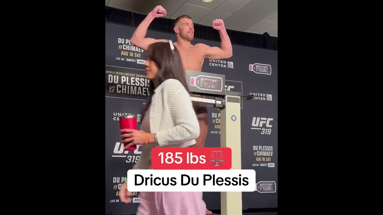Dricus Du Plessis weighs in at 185 lbs ⚖️