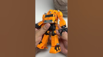 Hooked on Grapple! This Autobot Builds and Brawls! #Transformers #TransformersEarthrise #Hasbro